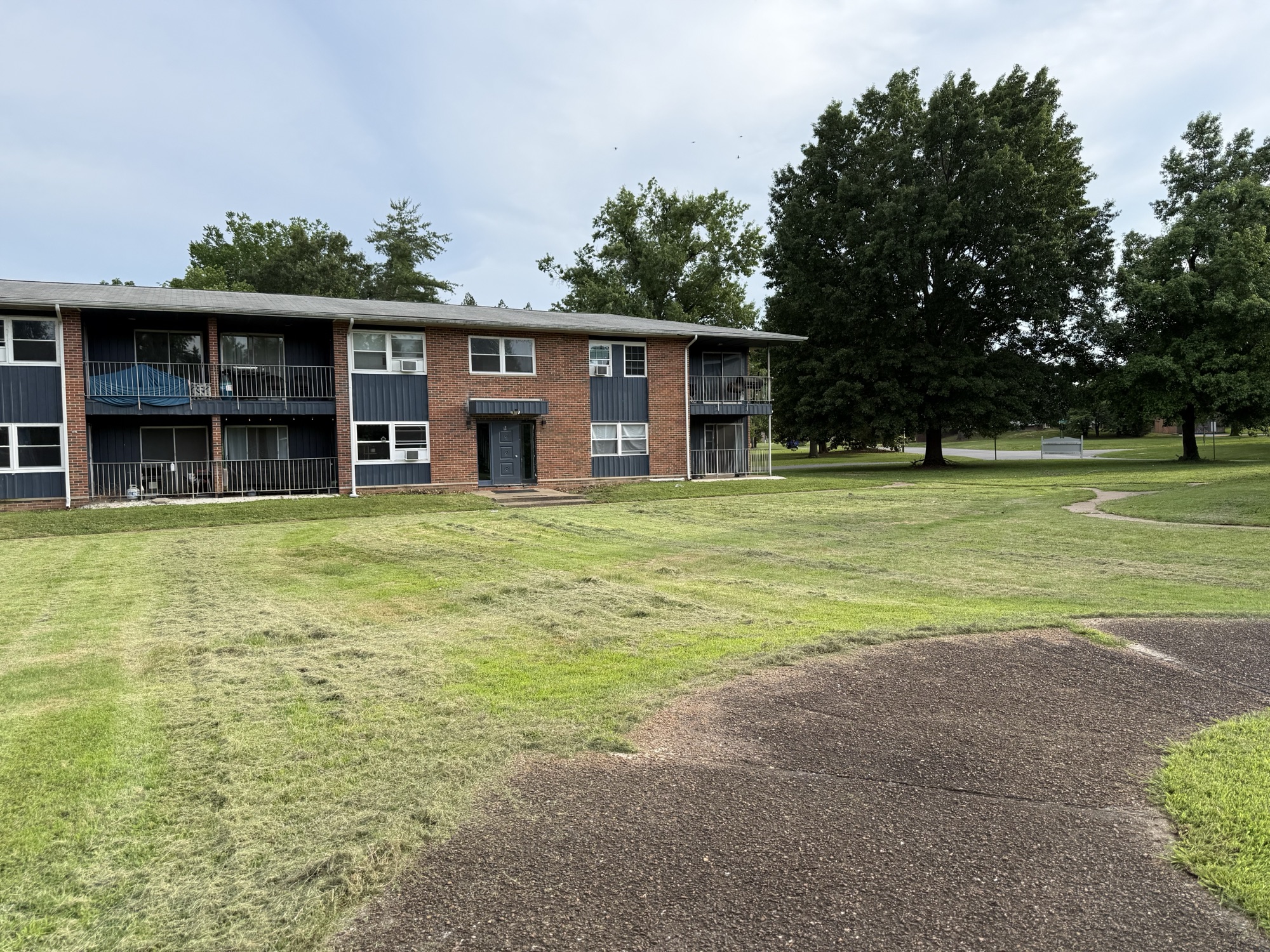 1 Bedroom at 305 N. Robinson Circle