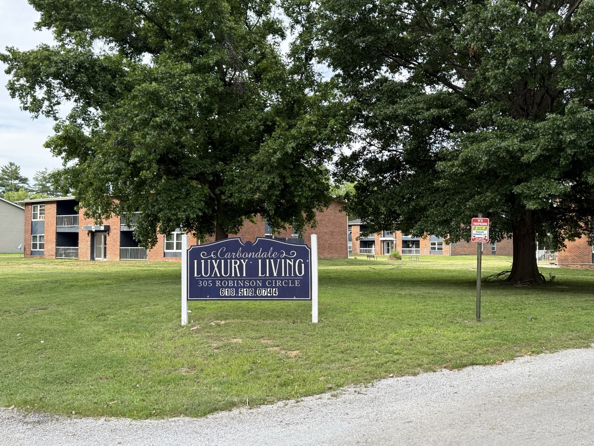 1 Bedroom at 305 N. Robinson Circle
