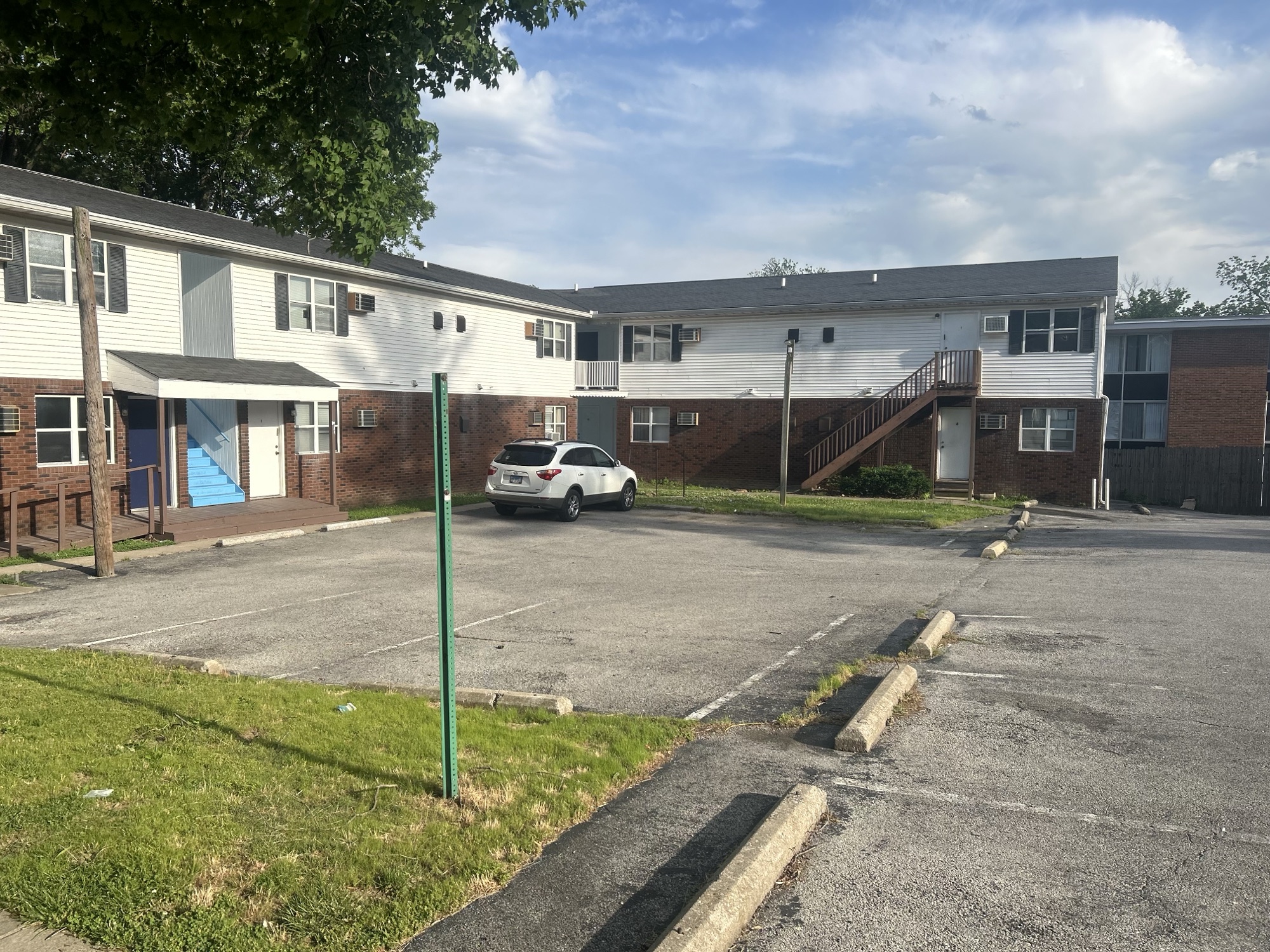 2 Bedroom at 605 & 609 W. College St