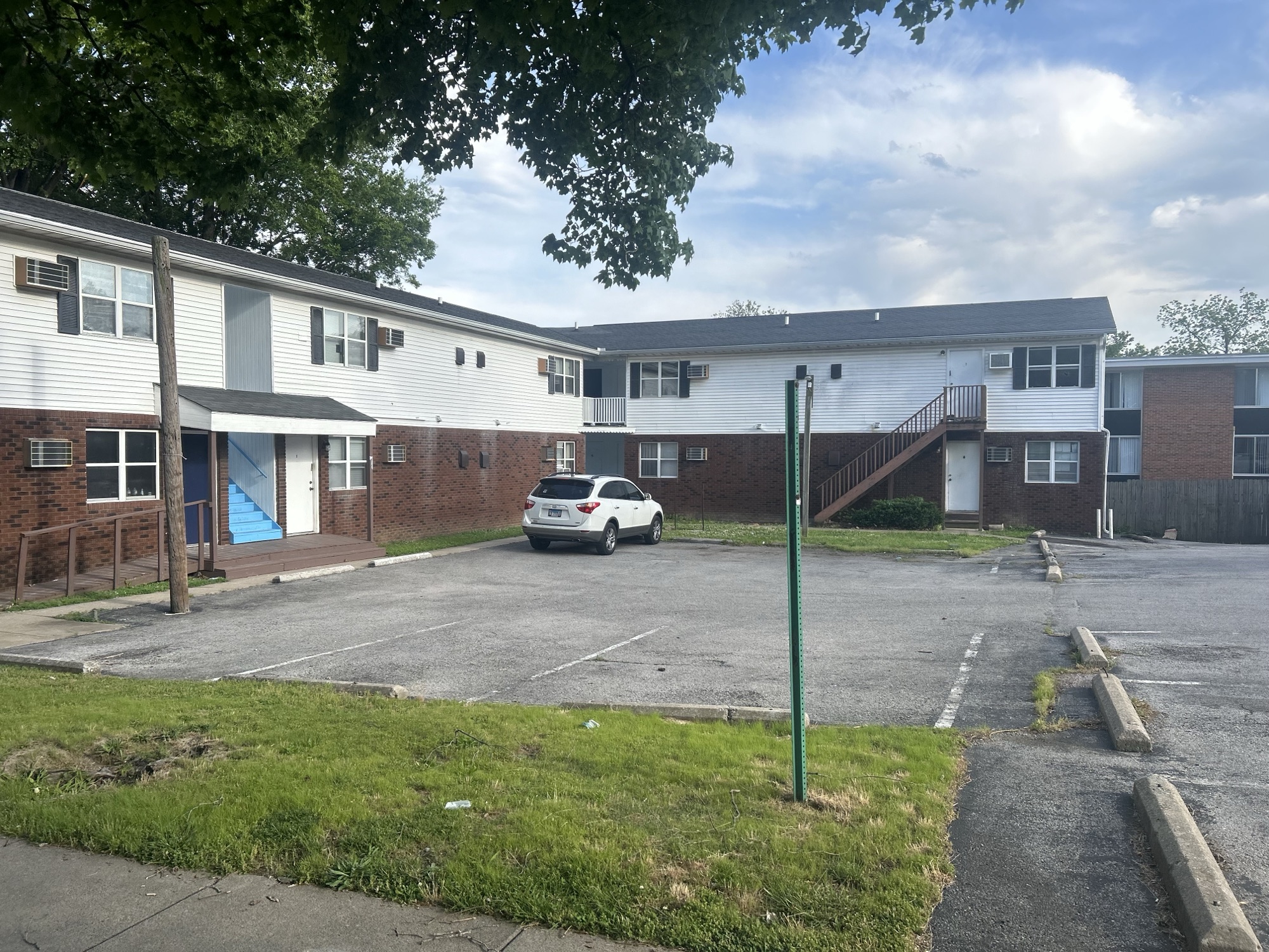 2 Bedroom at 605 & 609 W. College St