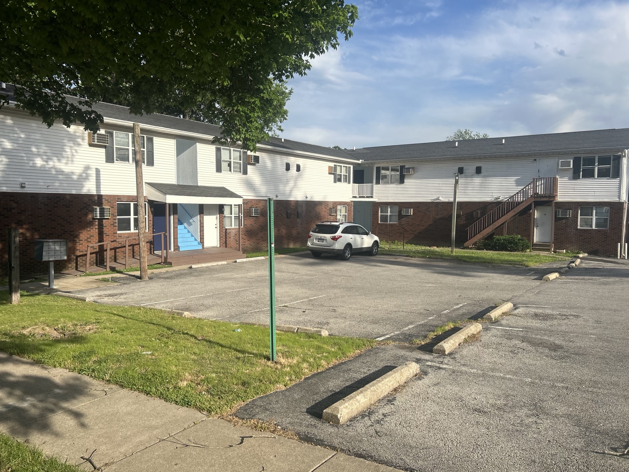 2 Bedroom at 605 & 609 W. College St
